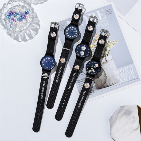 Small Daisy Wrist Watch Women Fashion Nylon Strap Dress Quartz Watch Simple Wild Girlfriends Couple Watch Birthday Gift Women 4